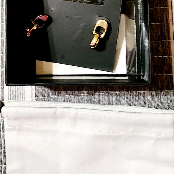 Authentic Coach Earring NWT. - Picture 8 of 10